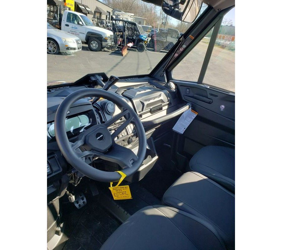 2024 Can-Am® Defender 6x6 Limited HD10