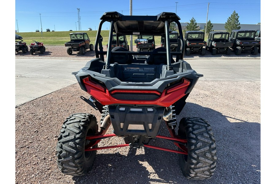 2022 Polaris Industries RZR XP 1000 Premium Indy Red