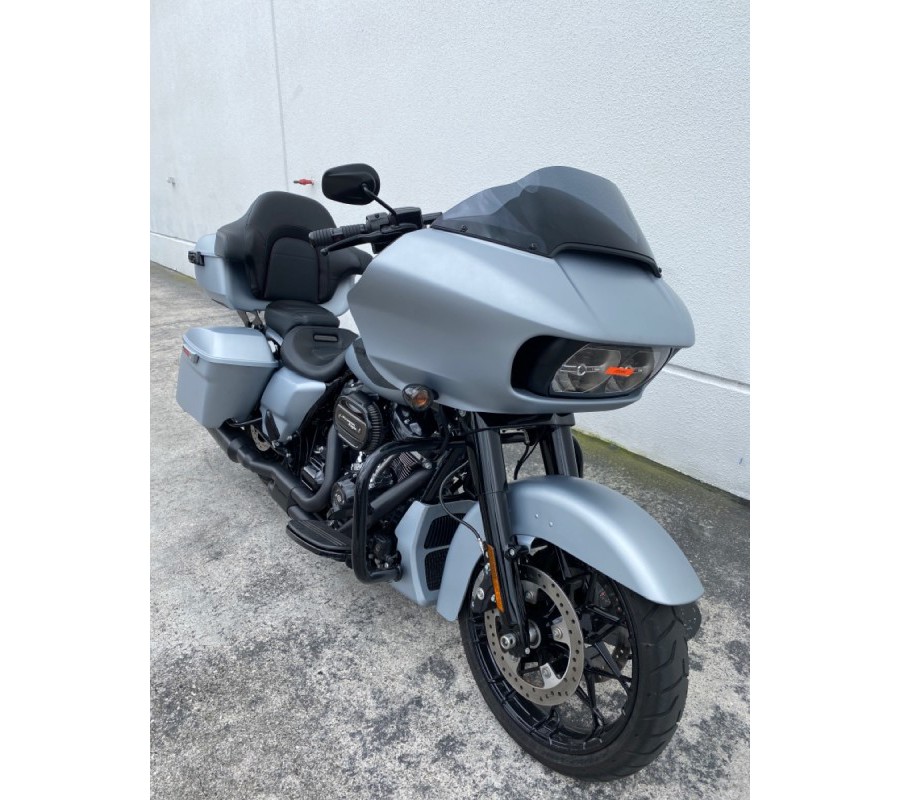 2020 HarleyDavidson® Road Glide® Special Barracuda Silver Denim for