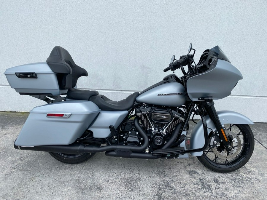 2020 HarleyDavidson® Road Glide® Special Barracuda Silver Denim for