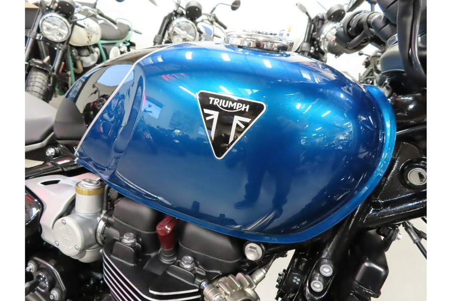2026 BONNEVILLE BOBBER - Triumph