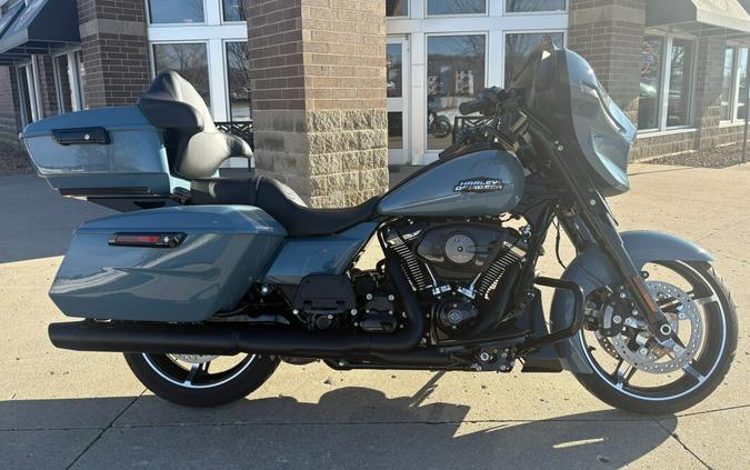 2024 Harley-Davidson® Street Glide® Sharkskin Blue - Black Finish