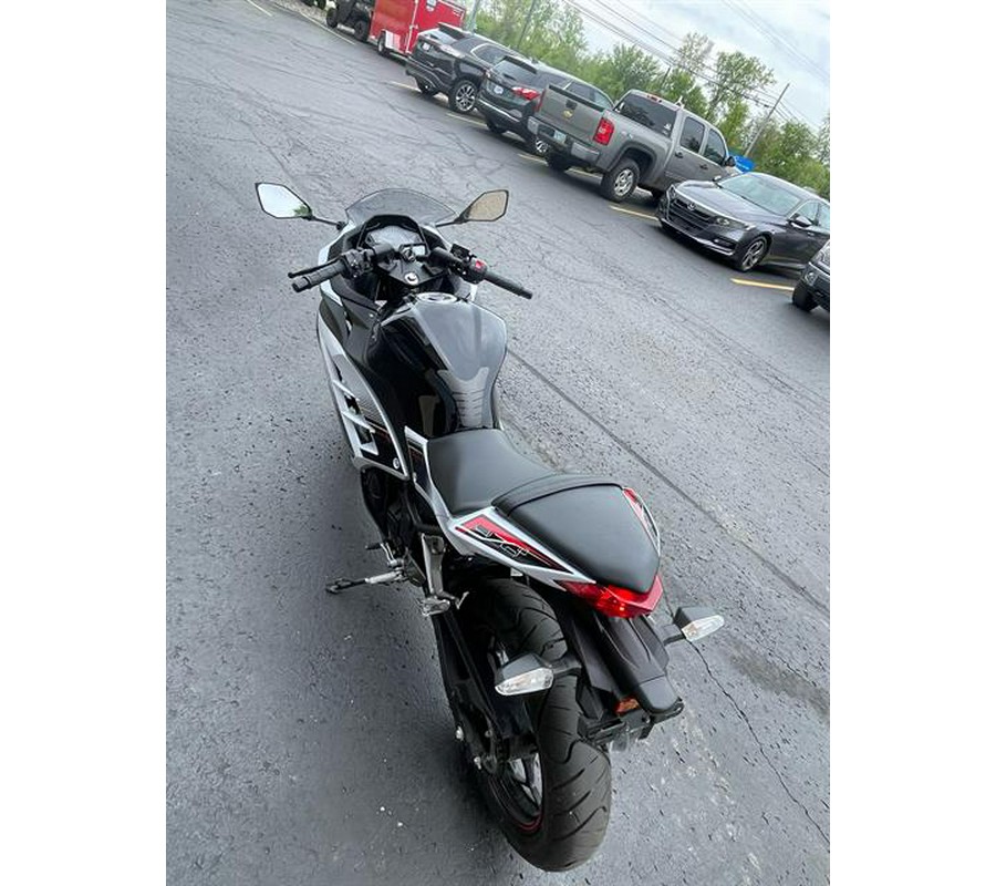 2014 Kawasaki Ninja® 300 SE