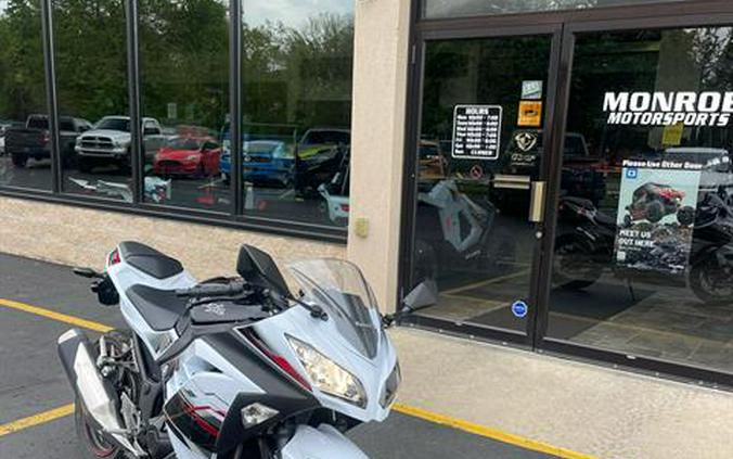 2014 Kawasaki Ninja® 300 SE