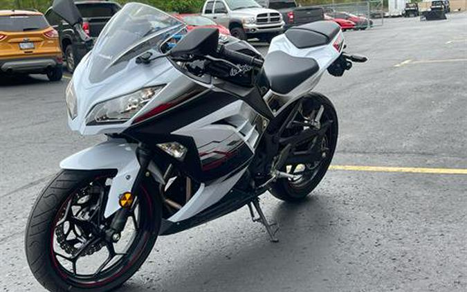 2014 Kawasaki Ninja® 300 SE