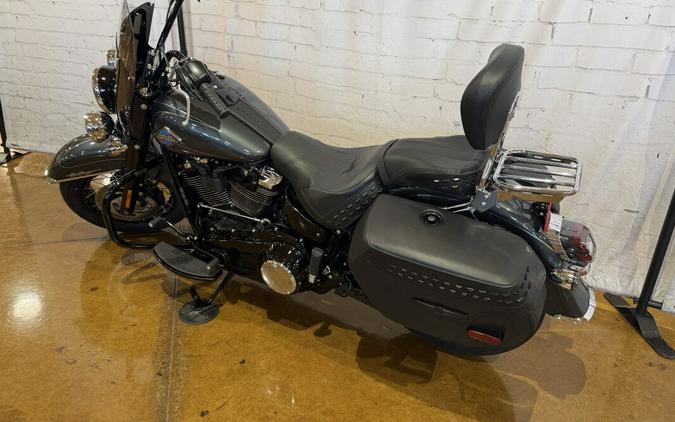 2025 Harley-Davidson® Heritage Classic FLHC 0462778 Iron Horse Metallic w/Cast Wheels