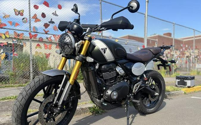 2025 Triumph Scrambler 400 X Matte Khaki Green / Fusion White