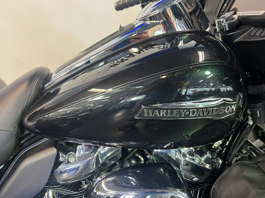 2018 Harley-Davidson Tri Glide Ultra Black Tempest FLHTCUTG