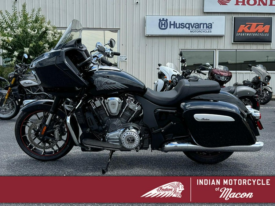 2023 Indian Motorcycle® Challenger® Limited Black Metallic