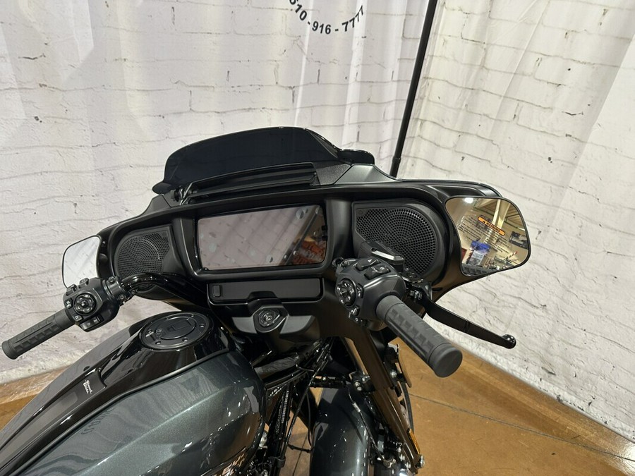 2025 Harley-Davidson® Street Glide® FLHX 0438257 Iron Horse Metallic