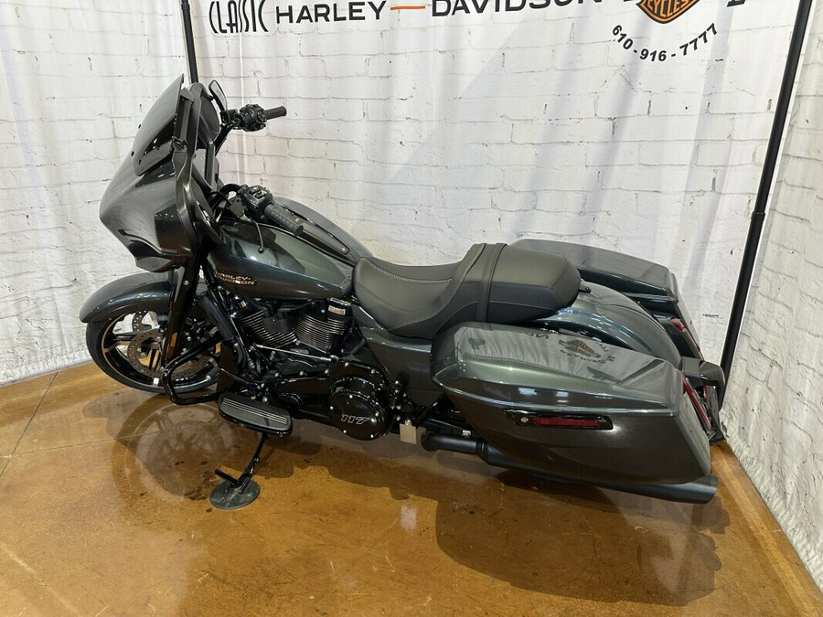 2025 Harley-Davidson® Street Glide® FLHX 0438257 Iron Horse Metallic