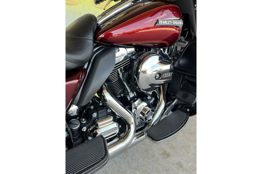 2016 Harley-Davidson® FLHTCUTG Tri Glide® Ultra