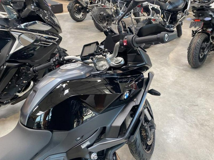 2023 BMW F 900 XR Triple Black