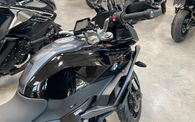 2023 BMW F 900 XR Triple Black