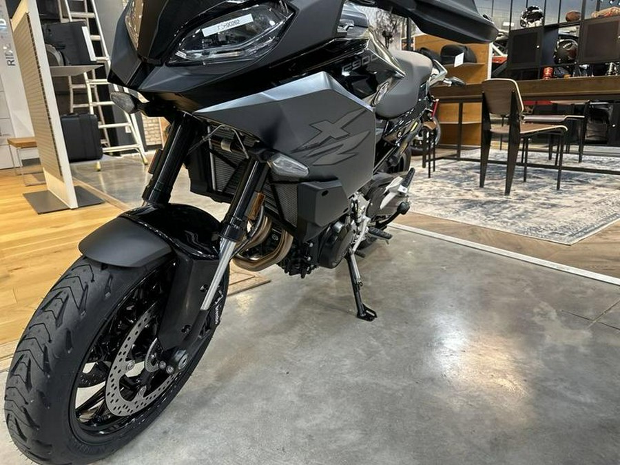 2023 BMW F 900 XR Triple Black