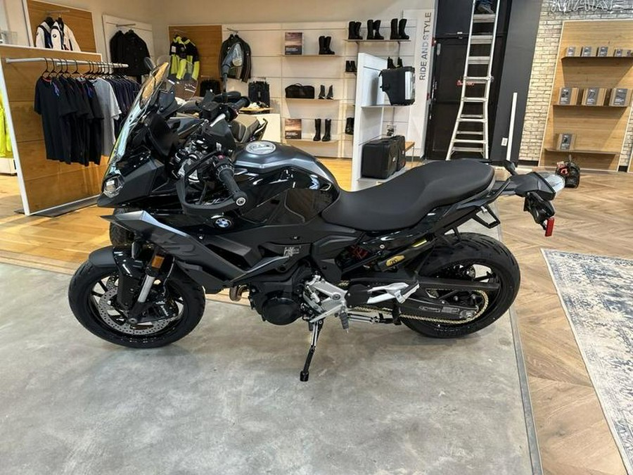 2023 BMW F 900 XR Triple Black