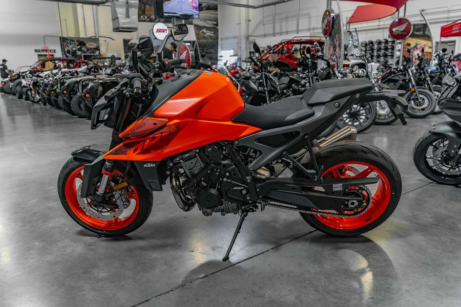 2024 KTM 990 Duke