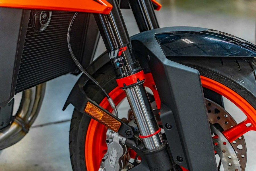 2024 KTM 990 Duke