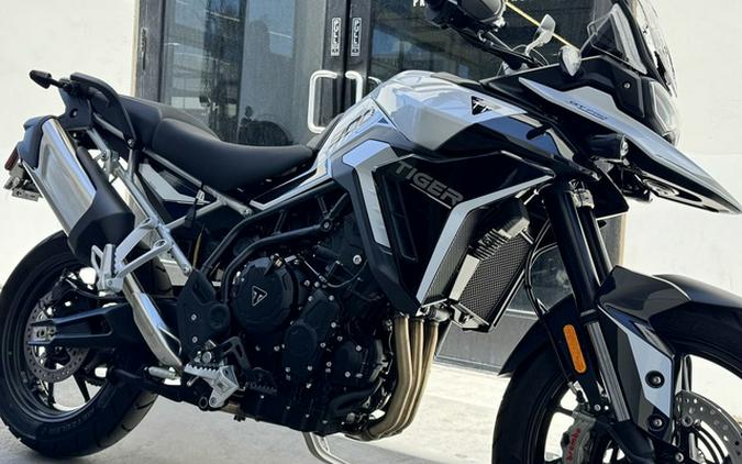 2025 Triumph Tiger 900 GT Pro Snowdonia White Sapphire Black