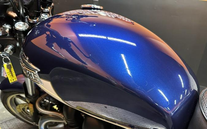 2012 Triumph Bonneville SE Two-Tones