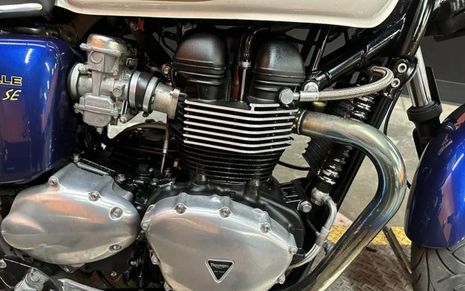 2012 Triumph Bonneville SE Two-Tones