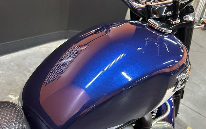 2012 Triumph Bonneville SE Two-Tones