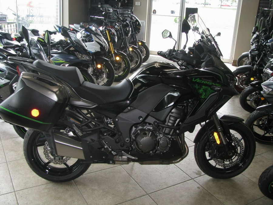 2023 Kawasaki Versys® 1000 SE LT+