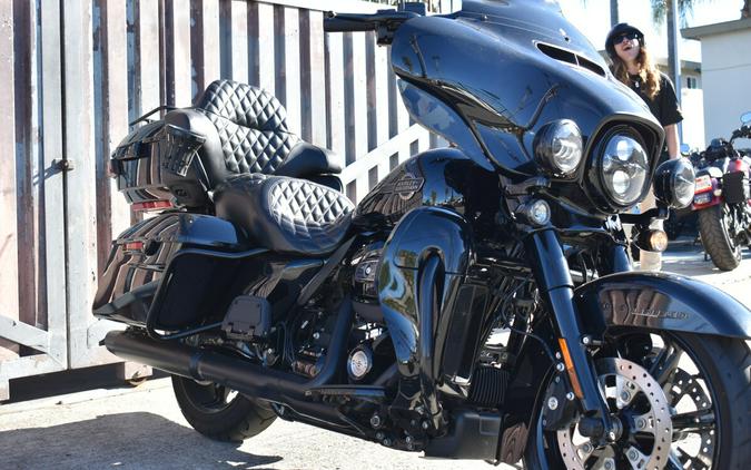 2023 Harley-Davidson® Ultra Limited FLHTK