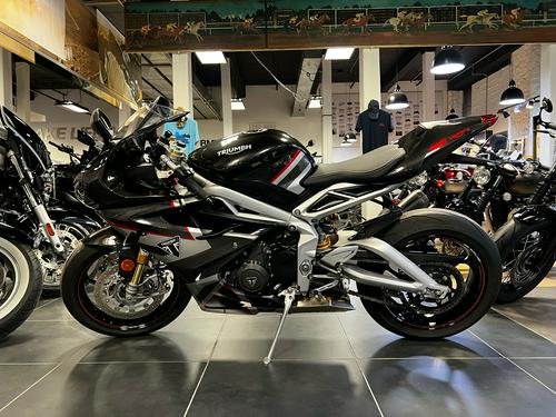 2020 Triumph Daytona Moto2 765 Limited Edition Second Look (+ 27 Photos)