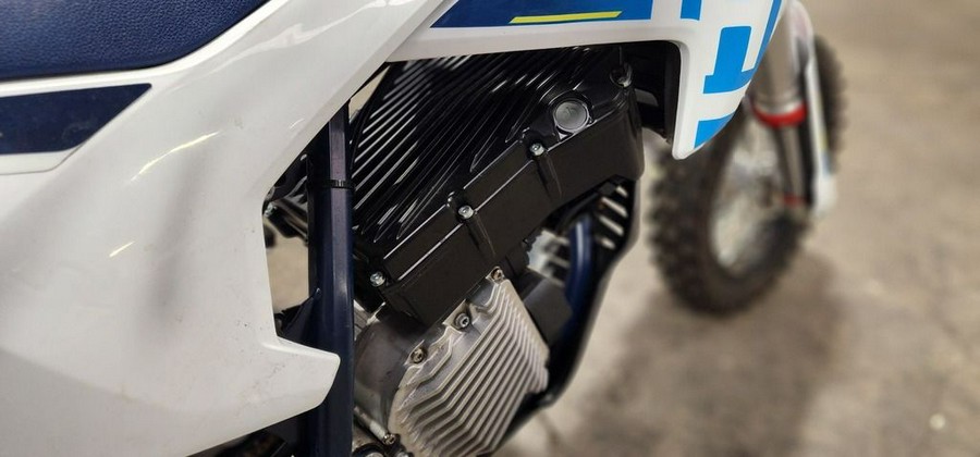 2023 Husqvarna® EE3