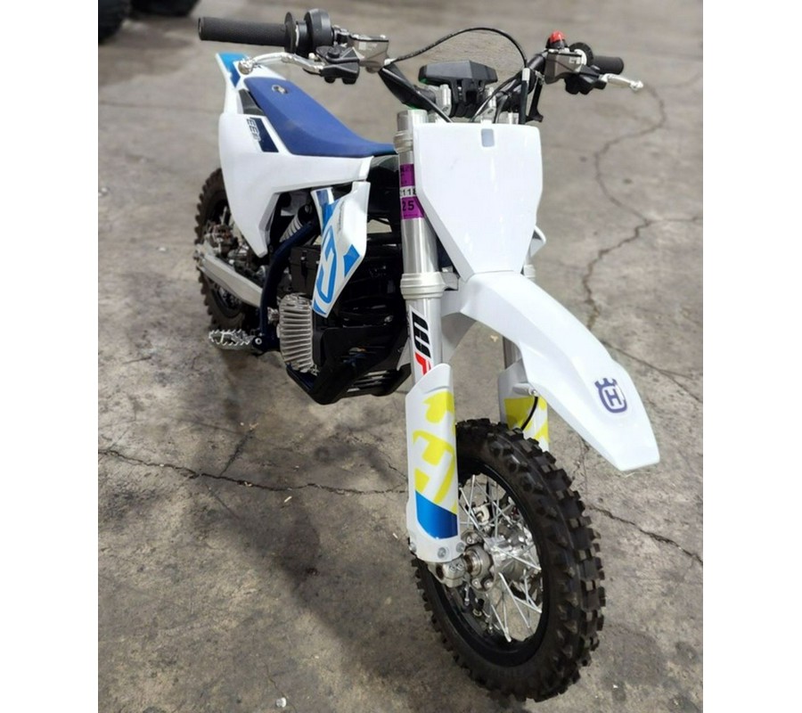 2023 Husqvarna® EE3