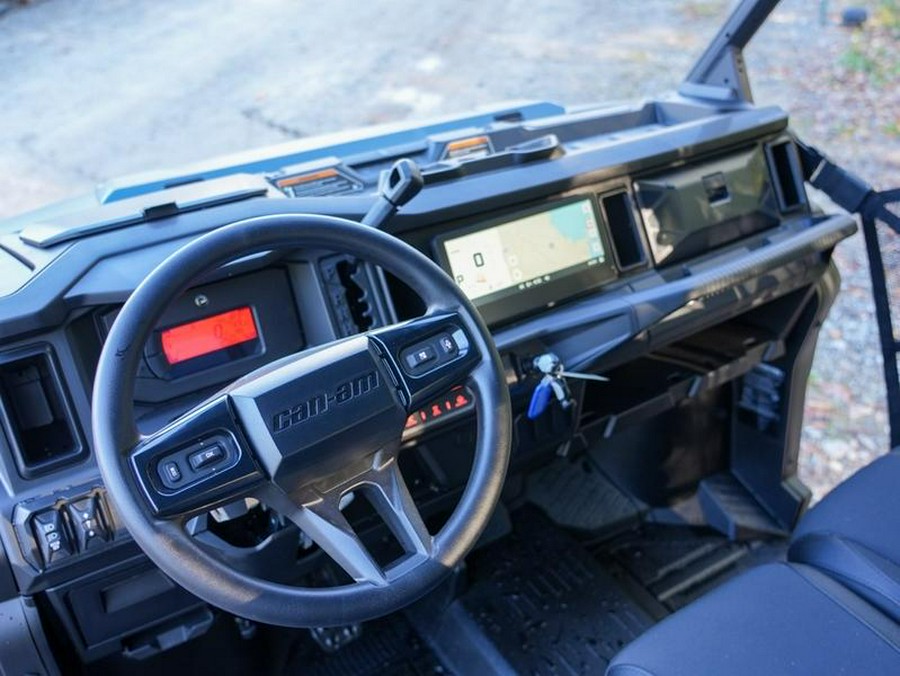 2026 Can-Am® Defender MAX XT HD11 With 10.25 in.display