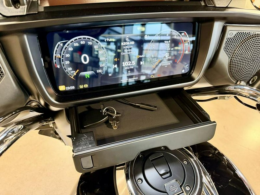 2025 Harley-Davidson® FLHX - Street Glide®