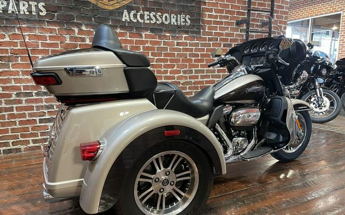 2018 Harley-Davidson Trike FLHTCUTG - Tri Glide Ultra