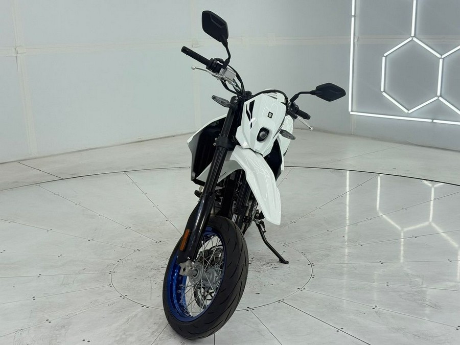 2025 Suzuki DR-Z4SM