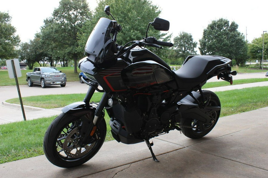 2025 Harley-Davidson® RA1250ST - Pan America® 1250 ST