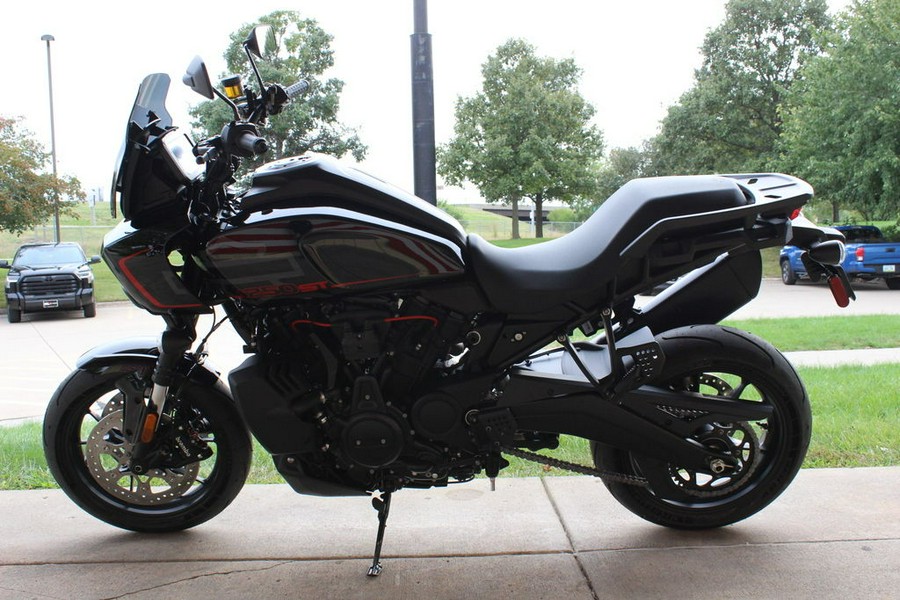 2025 Harley-Davidson® RA1250ST - Pan America® 1250 ST
