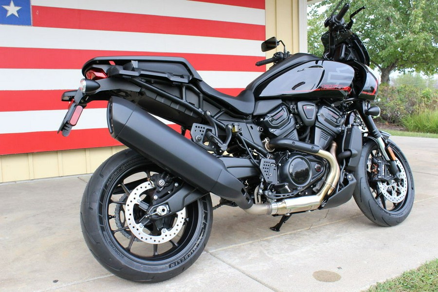 2025 Harley-Davidson® RA1250ST - Pan America® 1250 ST