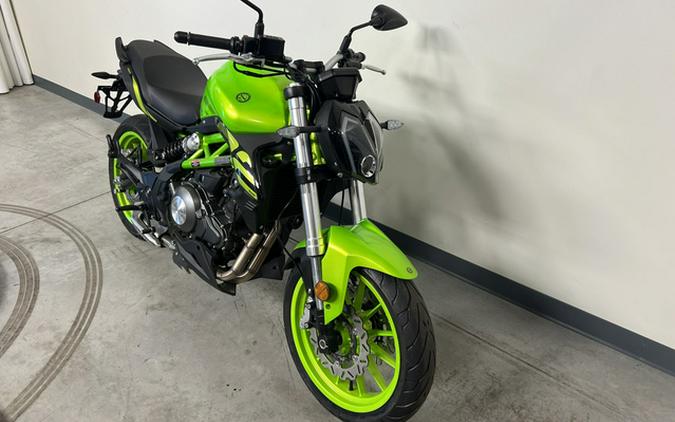 2024 Benelli 302S
