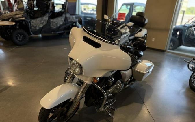 2017 Harley-Davidson® FLHXS - Street Glide® Special