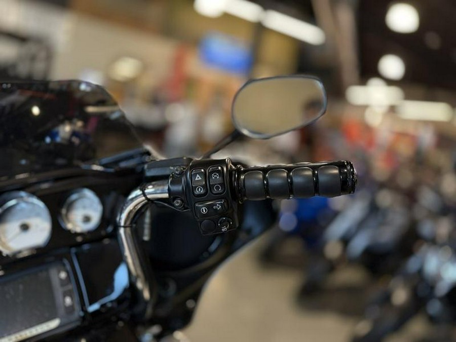 2017 Harley-Davidson® FLHXS - Street Glide® Special