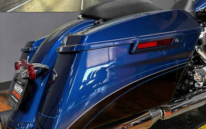 2018 Harley-Davidson® Street Glide® LGNDBLUSNGL/BLK