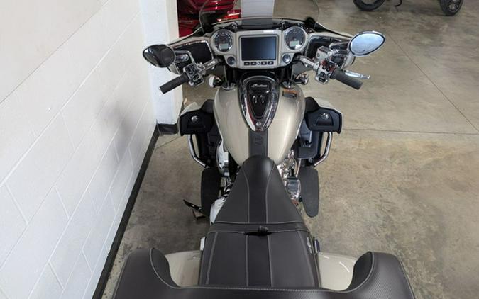 2025 Indian Roadmaster Limited Silver Quartz Metallic