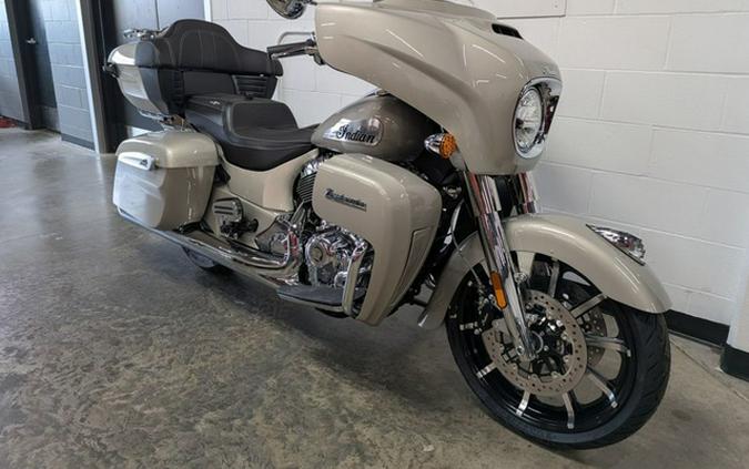 2025 Indian Roadmaster Limited Silver Quartz Metallic