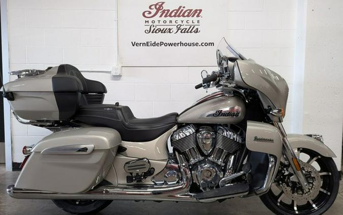 2025 Indian Roadmaster Limited Silver Quartz Metallic