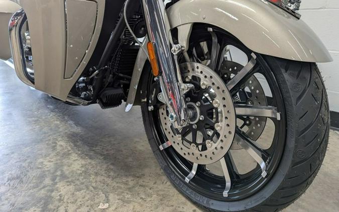 2025 Indian Roadmaster Limited Silver Quartz Metallic