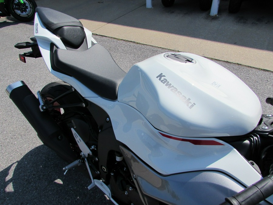 2025 Kawasaki Ninja® ZX™-6R ABS KRT Edition