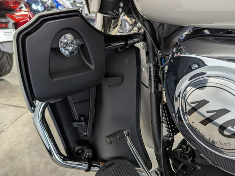 2025 Indian Roadmaster Limited Silver Quartz Metallic