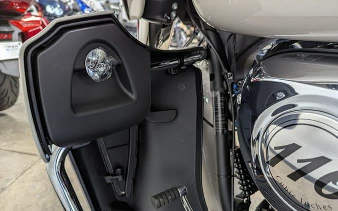 2025 Indian Roadmaster Limited Silver Quartz Metallic