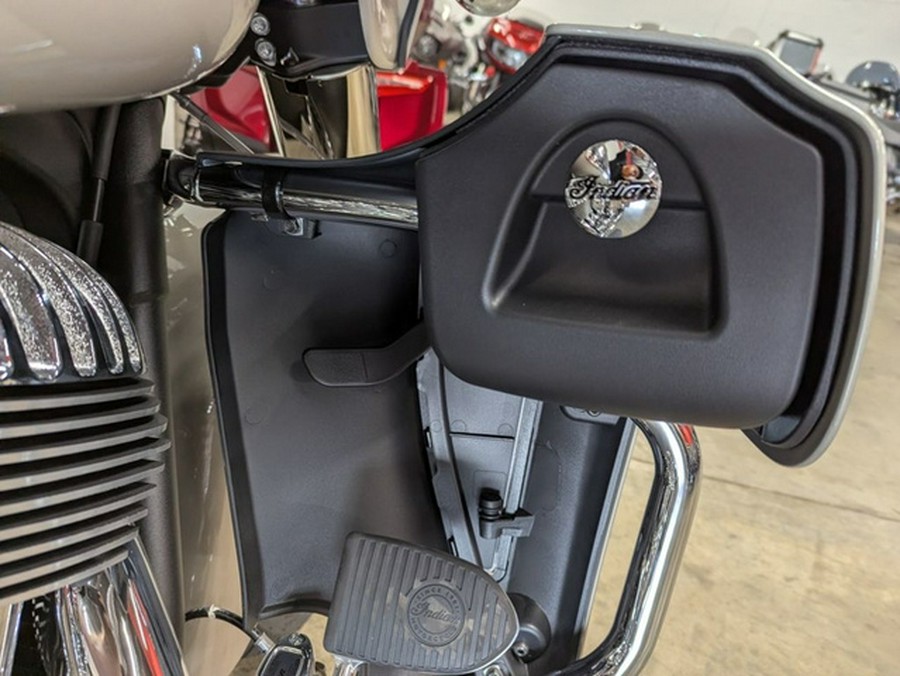 2025 Indian Roadmaster Limited Silver Quartz Metallic